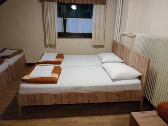 Planinski Dom Gore Aparthotel Dol pri Hrastniku ภายนอก รูปภาพ